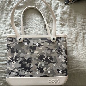 Women's Camouflage Tote Bag - Gray